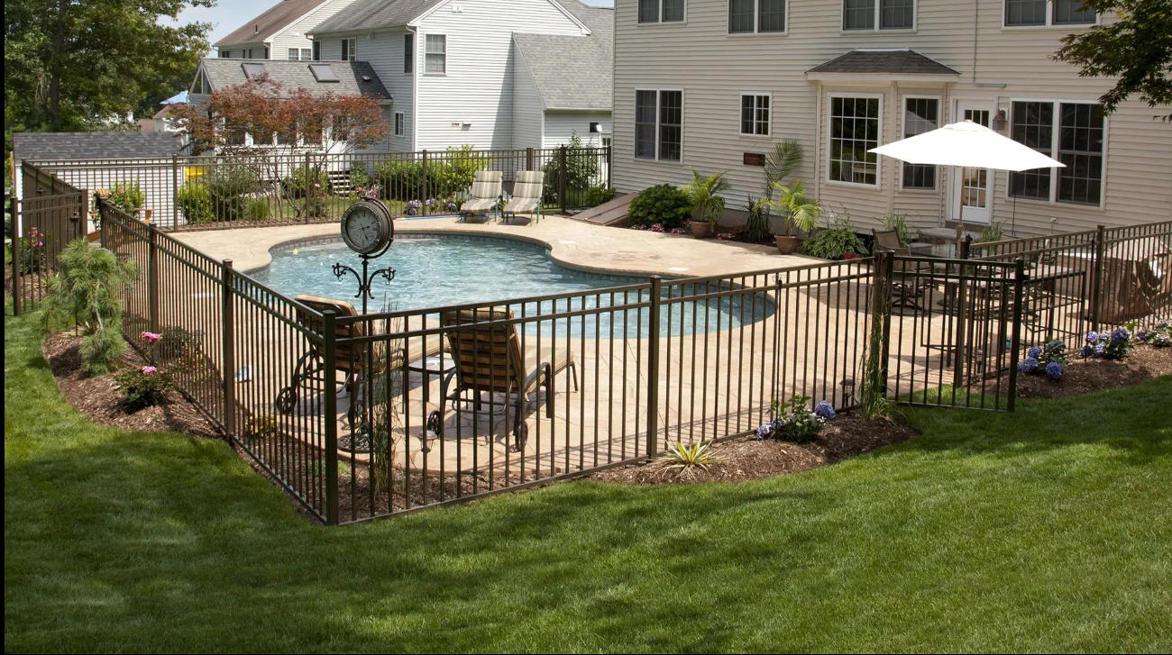 aluminum-vs-vinyl-fence-which-is-the-better-investment-2.jpg aluminum-vs-vinyl-fence-which-is-the-better-investment-2.jpg